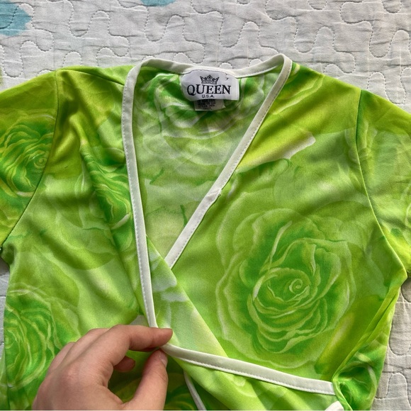 Vintage 90s Cropped Rose Print Wrap Tee 👑 - Picture 2 of 6